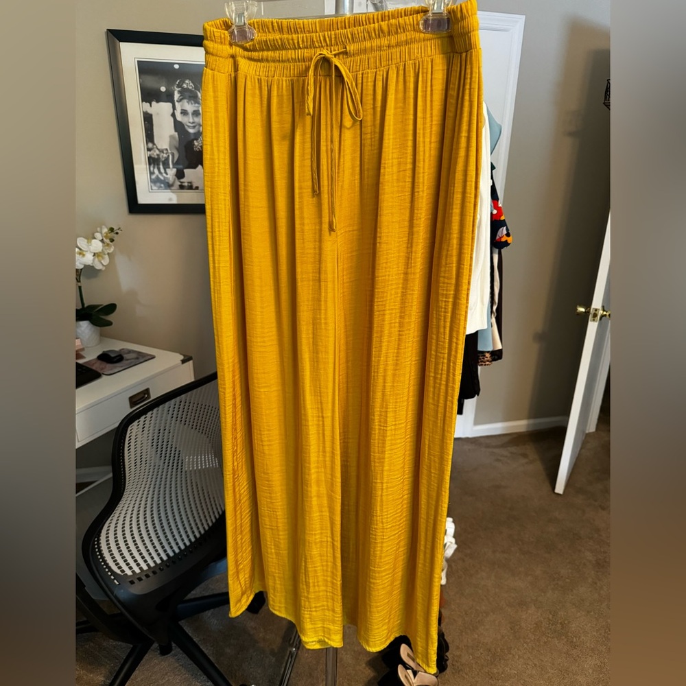 Wide leg loose silky pants.